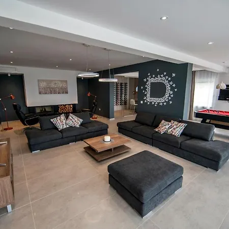 D Вилла Постира